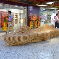 Custom Size Golfvormige Decoratie Stoel Commerciële Luxe Hoogwaardige Decoratie Bank Openbare Zitplaatsen Stoel